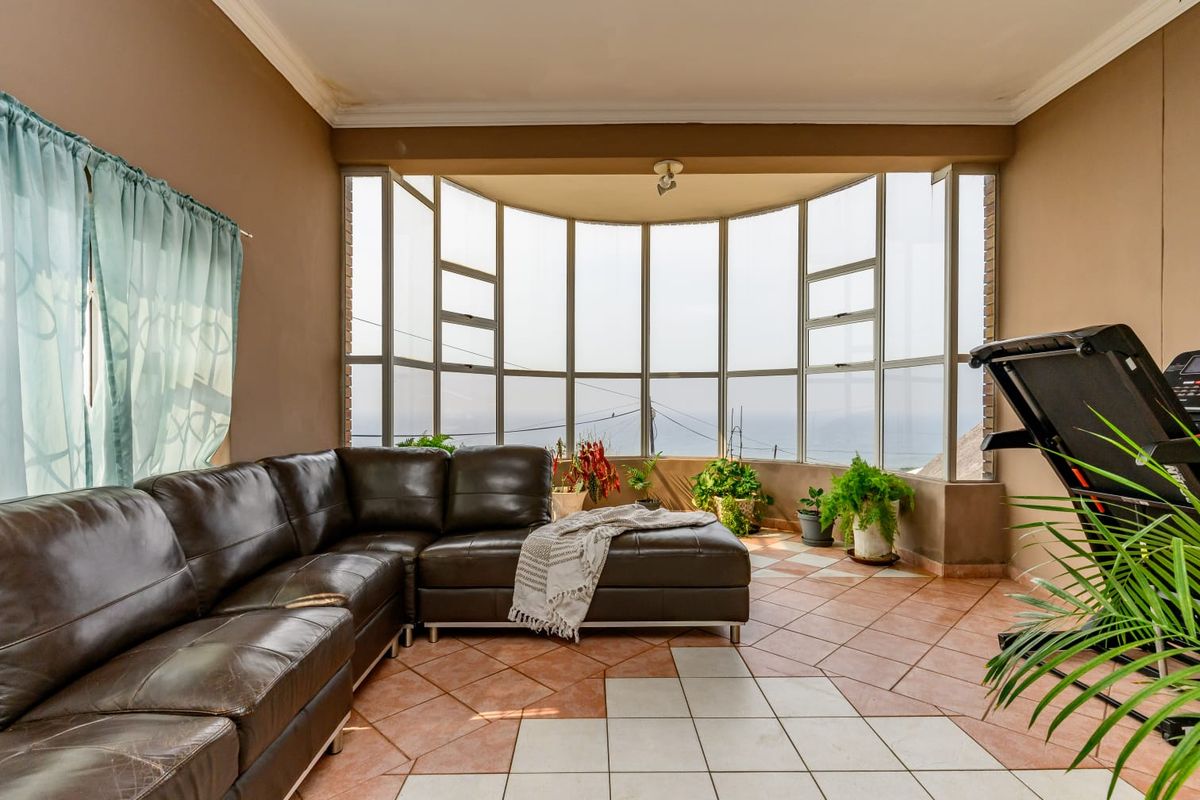 Coastal Living Meets Low Maintenance Luxury - Photo 3