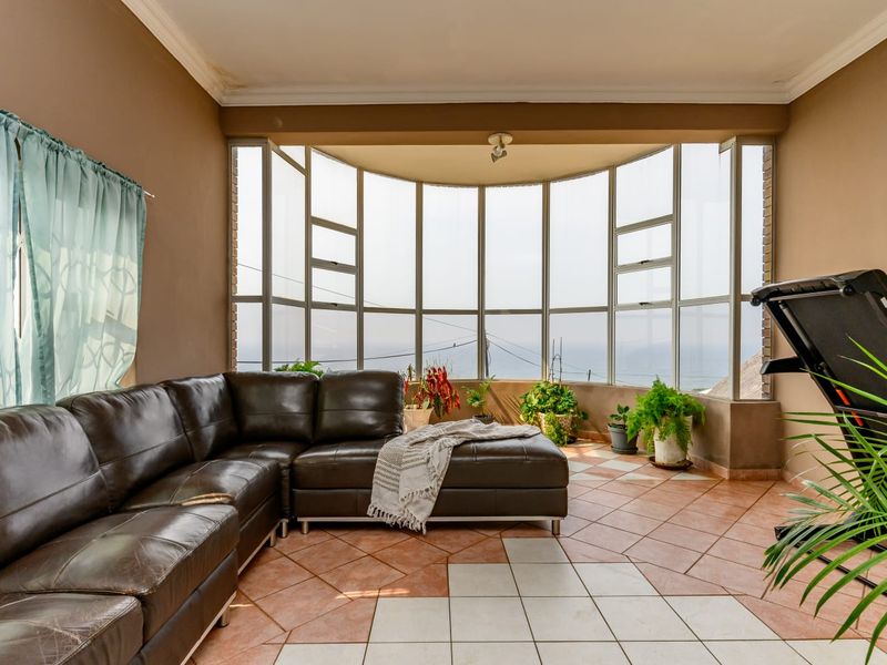 Coastal Living Meets Low Maintenance Luxury - Photo 3