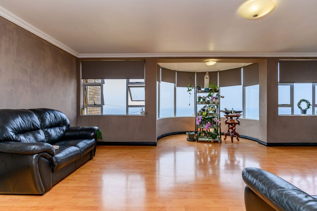 Coastal Living Meets Low Maintenance Luxury - Photo 5