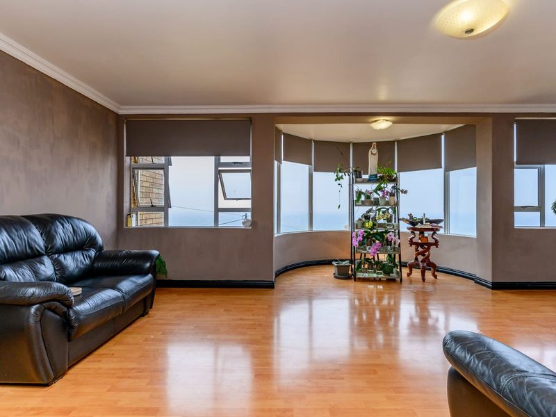 Coastal Living Meets Low Maintenance Luxury - Photo 5