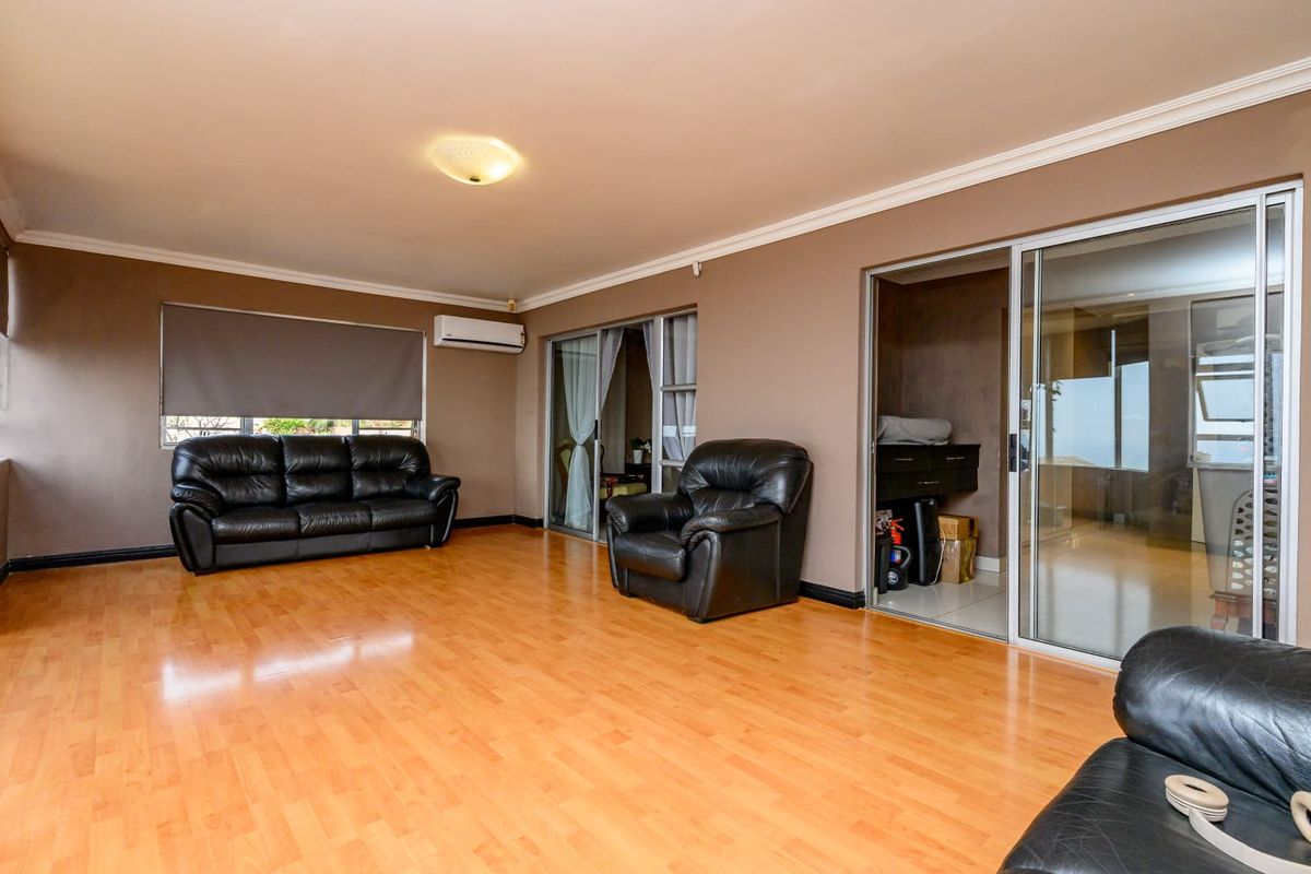 Coastal Living Meets Low Maintenance Luxury - Photo 4