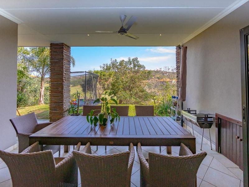 Beautiful Townhouse on Secure Golf Estate - Photo 4