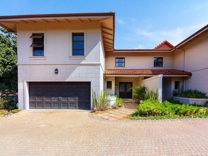 Beautiful Townhouse on Secure Golf Estate - Photo 2