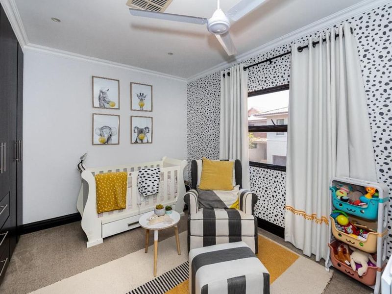 Beautiful Townhouse on Secure Golf Estate - Photo 8