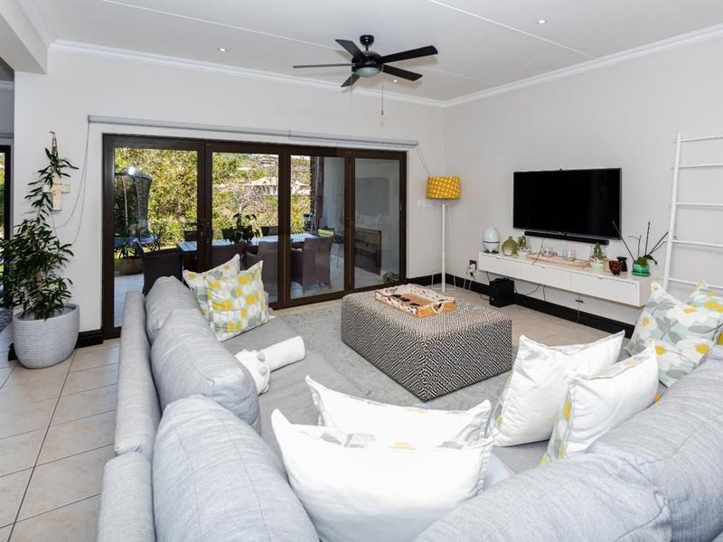 Beautiful Townhouse on Secure Golf Estate - Photo 6