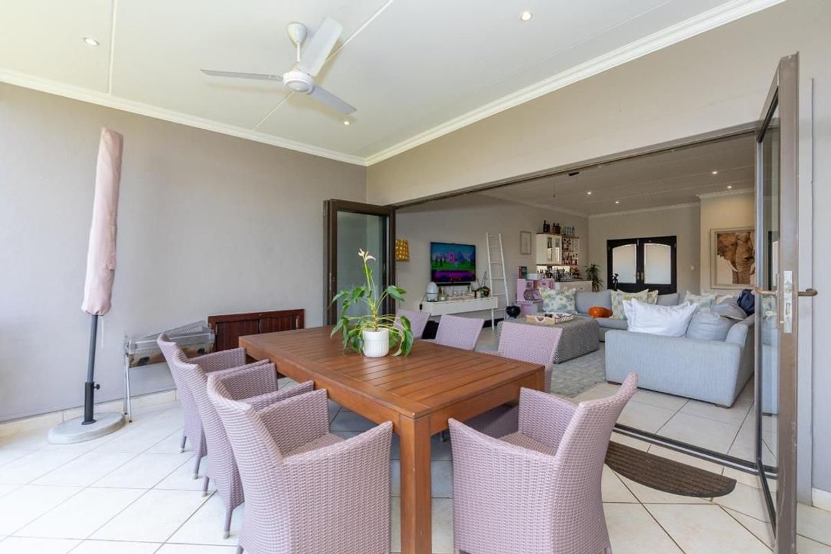 Beautiful Townhouse on Secure Golf Estate - Photo 5