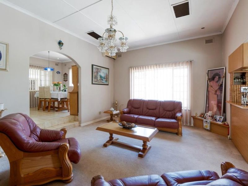 Ideal Family home - Photo 9