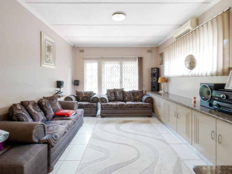 Ideal Family home - Photo 5