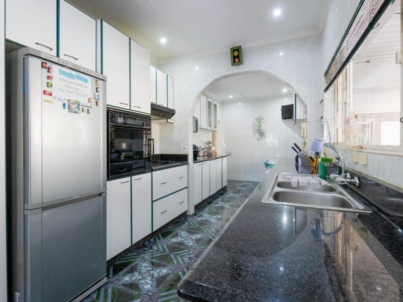 Ideal Family home - Photo 7