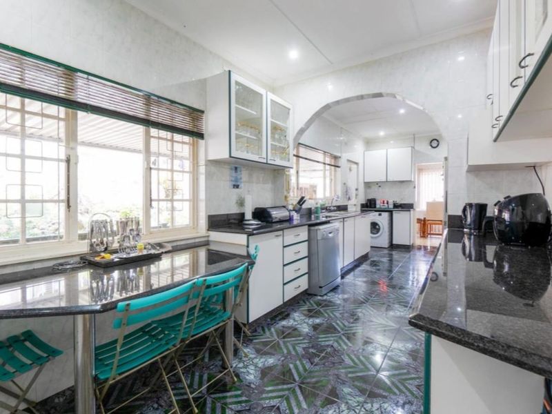 Ideal Family home - Photo 6