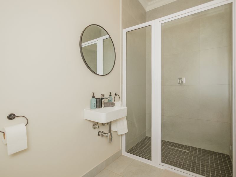 Fully Furnished Student Unit To Rent – Close to UWC - Photo 7