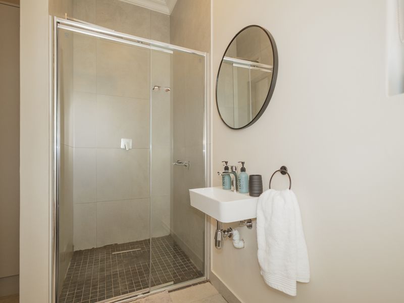 Fully Furnished Student Unit To Rent – Close to UWC - Photo 6