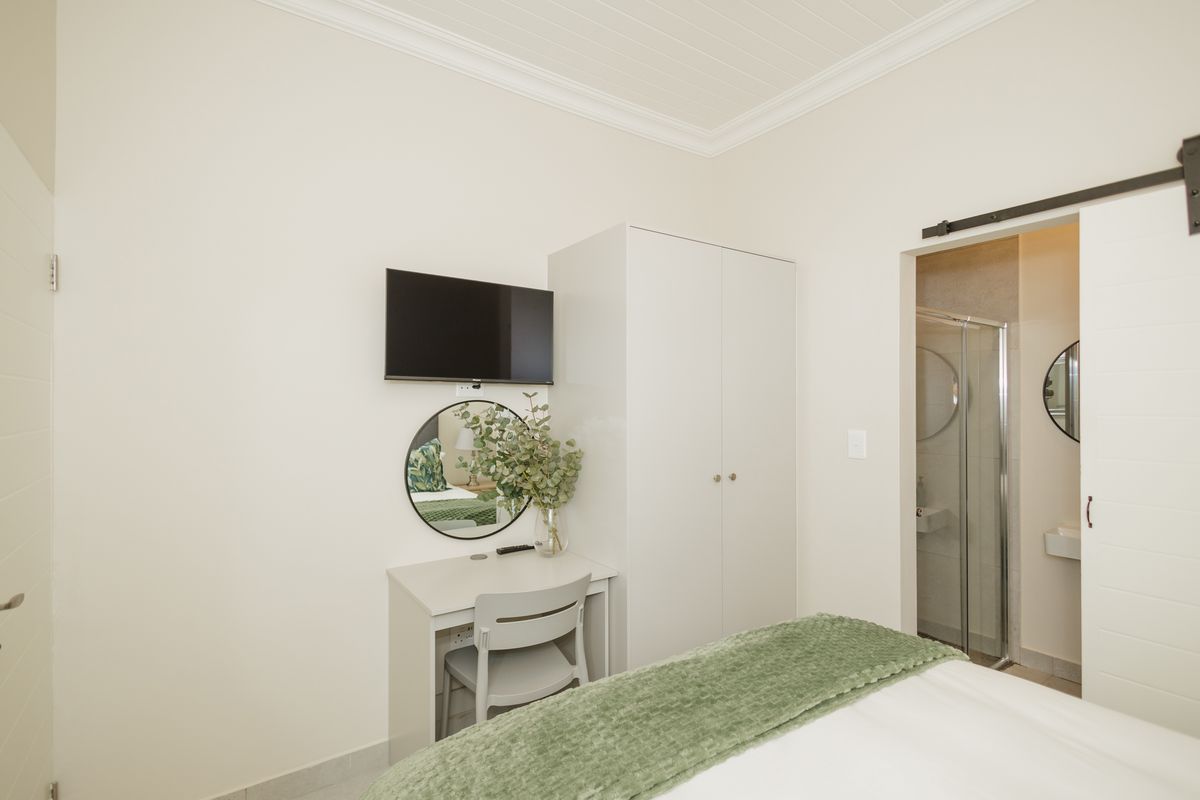 Fully Furnished Student Unit To Rent – Close to UWC - Photo 3