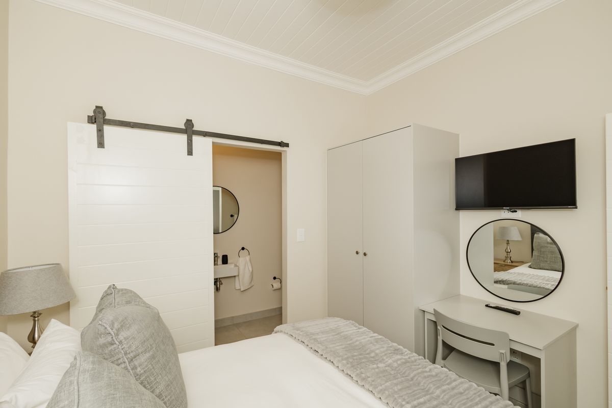 Fully Furnished Student Unit To Rent – Close to UWC - Photo 2