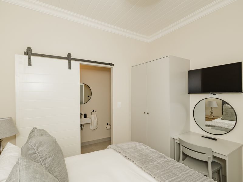 Fully Furnished Student Unit To Rent – Close to UWC - Photo 2