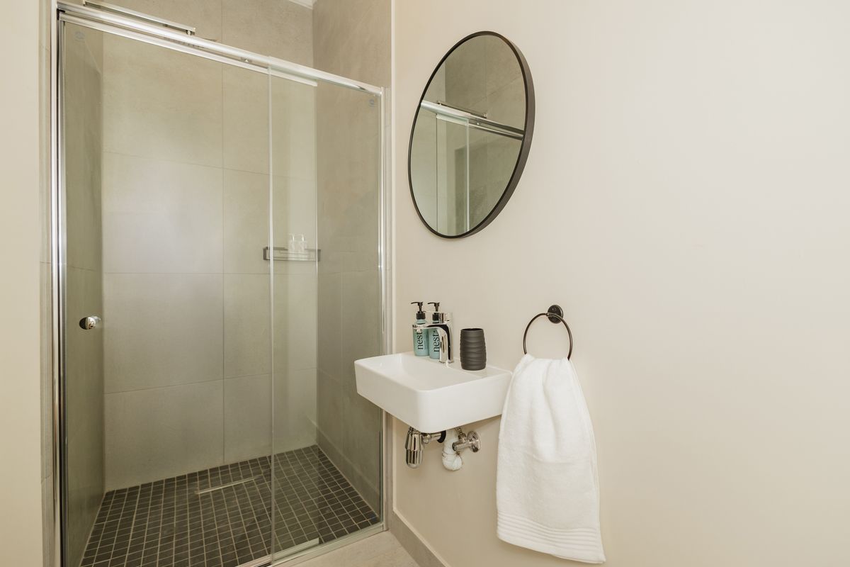 Fully Furnished Student Unit To Rent – Close to UWC - Photo 3