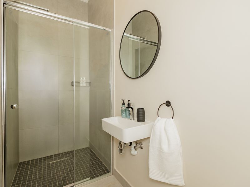 Fully Furnished Student Unit To Rent – Close to UWC - Photo 3