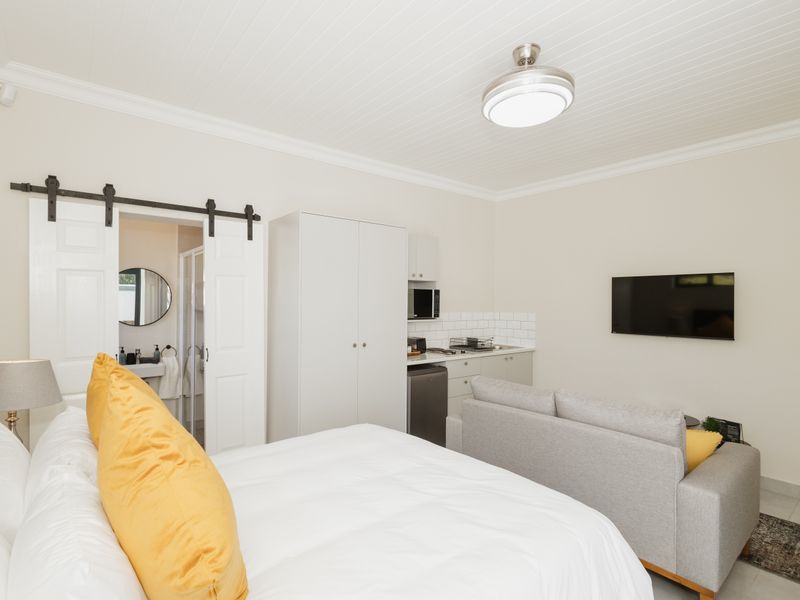 Unit 5 – Bachelor Garden Studio (Ideal for Solo or Business Travellers) - Photo 3