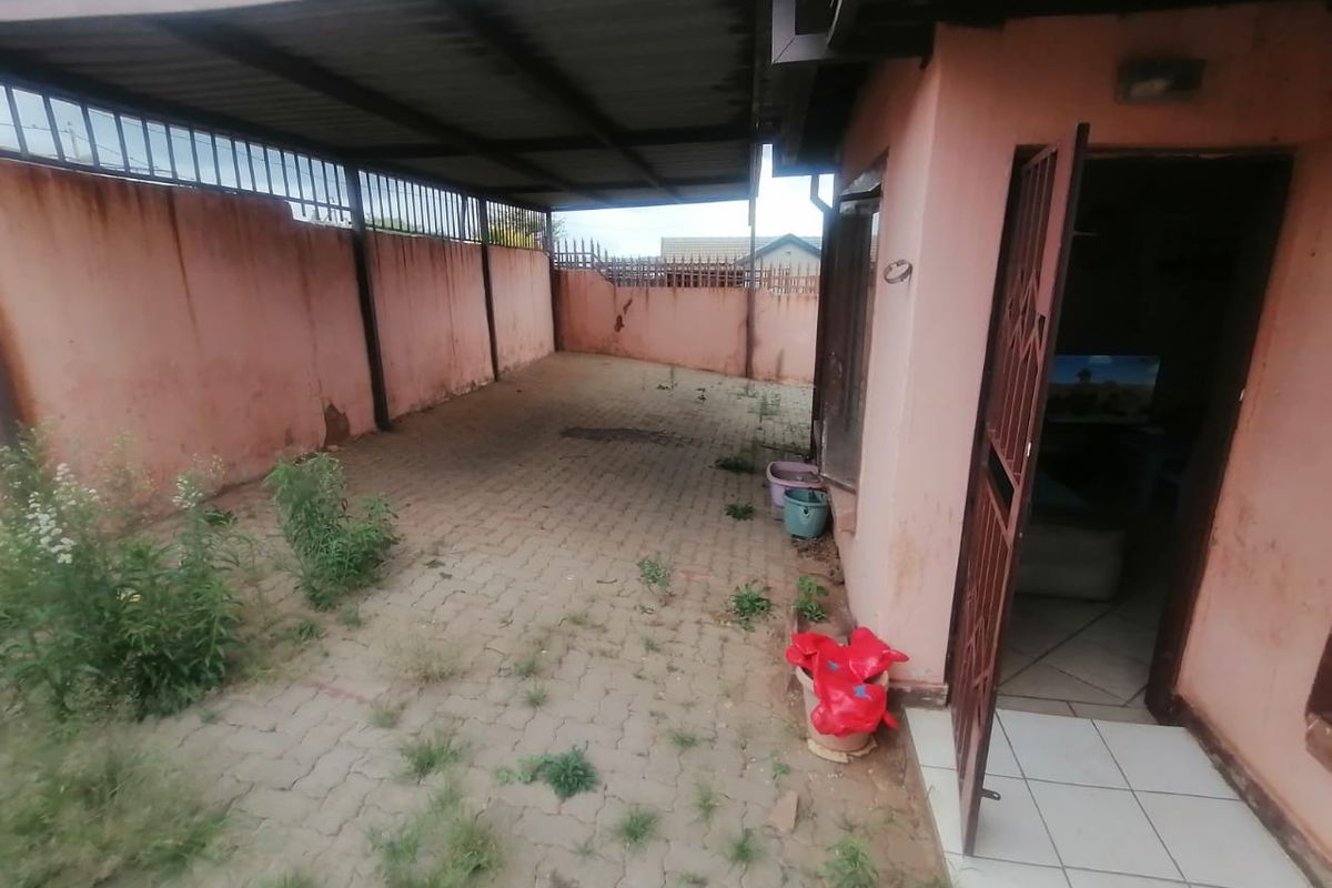 Discover a beautiful three bedroom house in Pretoria west - Photo 3