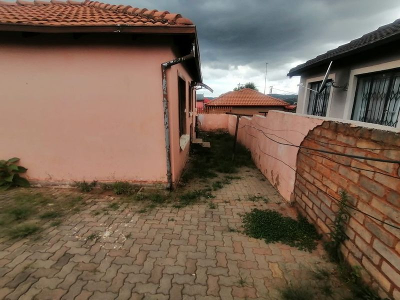 Discover a beautiful three bedroom house in Pretoria west - Photo 4