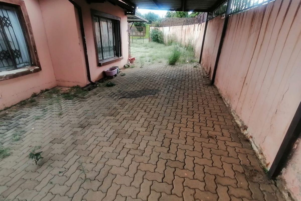 Discover a beautiful three bedroom house in Pretoria west - Photo 2