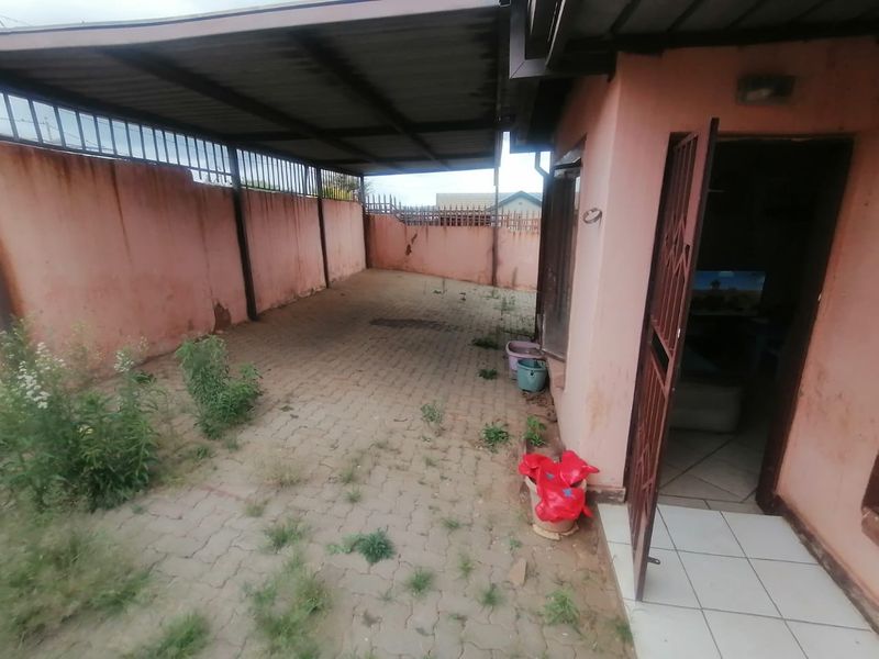 Discover a beautiful three bedroom house in Pretoria west - Photo 3