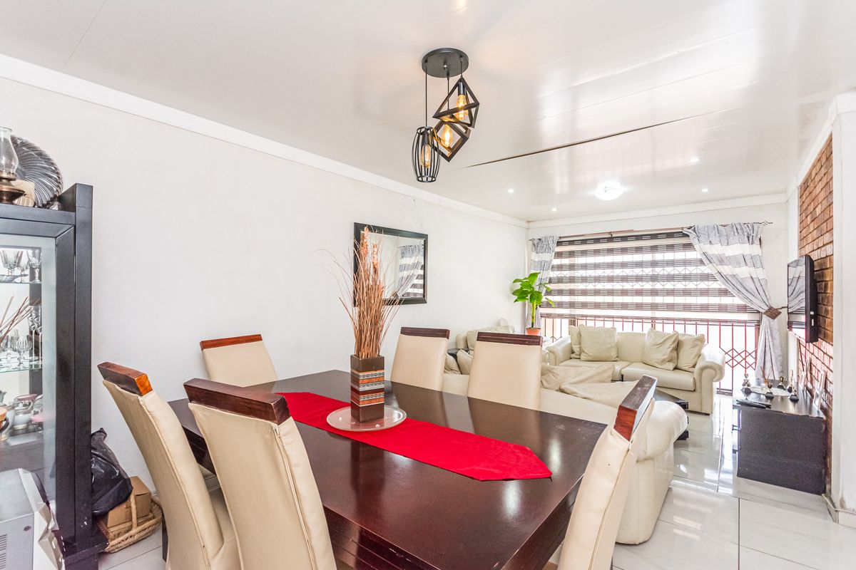 Well Maintained 3 Bedroom House - Photo 4