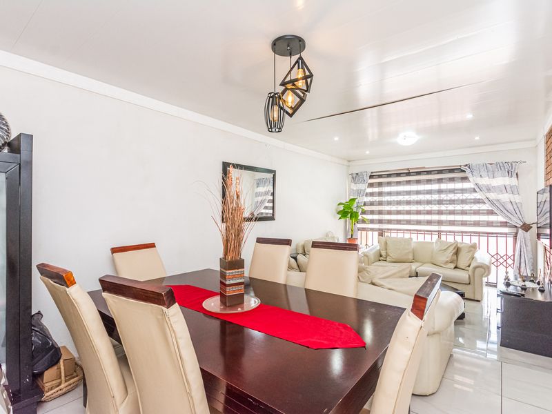 Well Maintained 3 Bedroom House - Photo 4