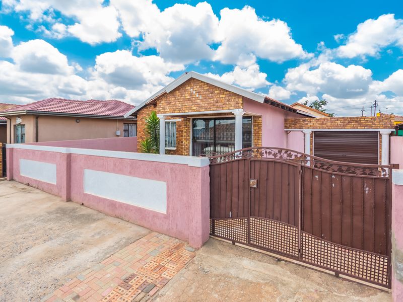 Well Maintained 3 Bedroom House - Photo 10