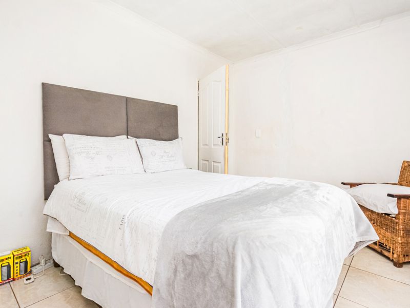 Well Maintained 3 Bedroom House - Photo 6