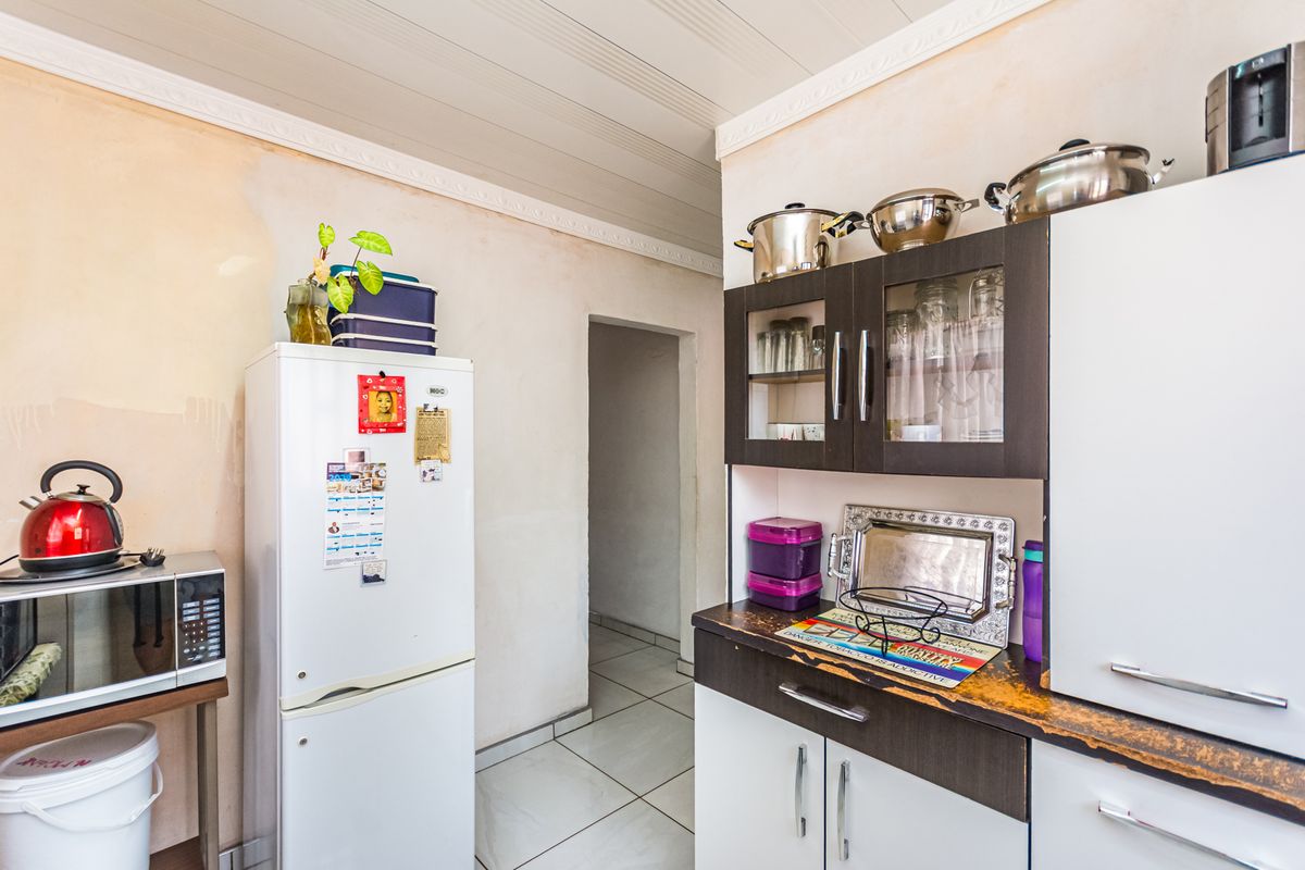 Well Maintained 3 Bedroom House - Photo 2