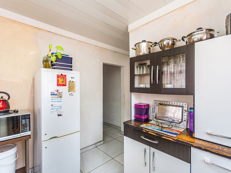 Well Maintained 3 Bedroom House - Photo 2