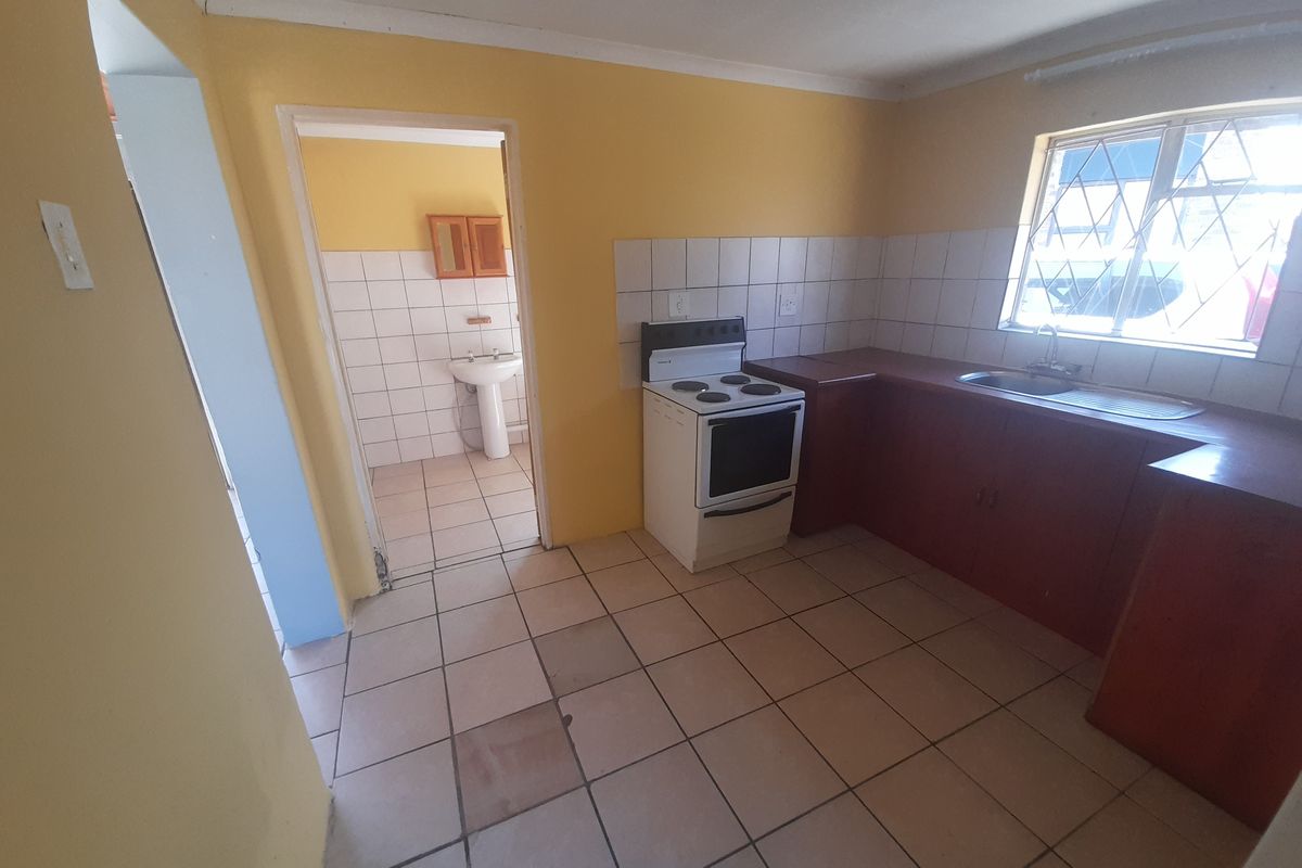 Neat & Cozy Home for the Newly Weds @ R6,150 - Photo 4