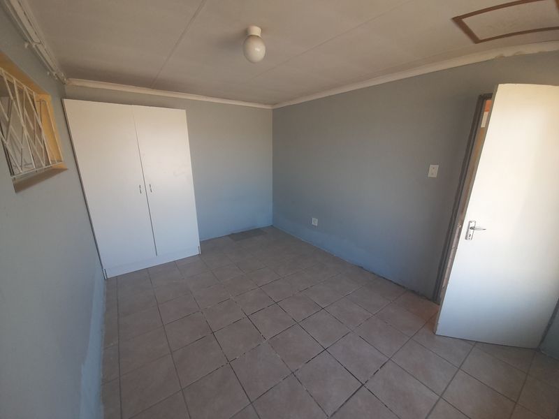 Neat & Cozy Home for the Newly Weds @ R6,150 - Photo 10