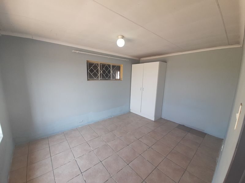 Neat & Cozy Home for the Newly Weds @ R6,150 - Photo 9
