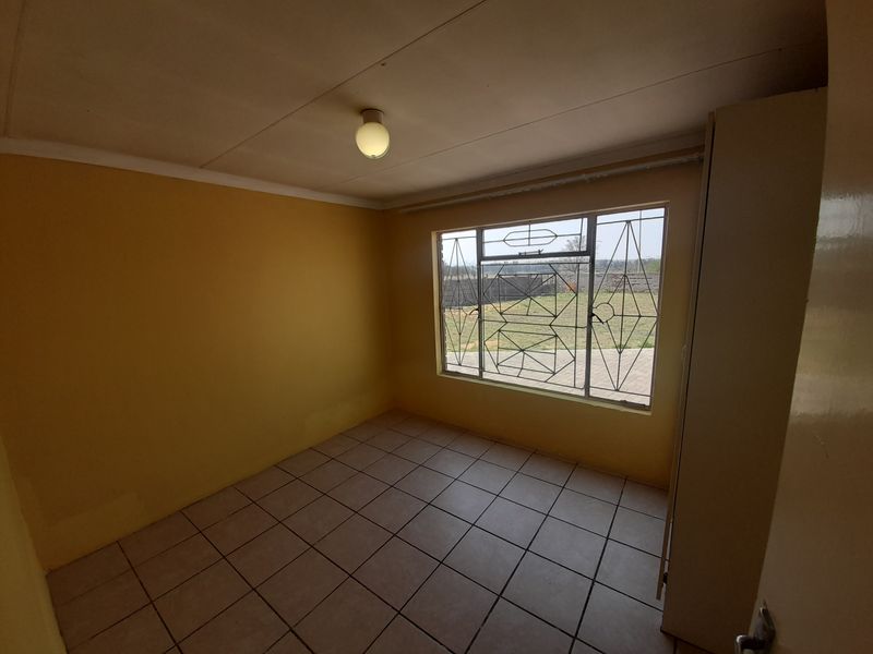 Neat & Cozy Home for the Newly Weds @ R6,150 - Photo 6