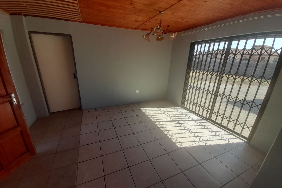 Neat & Cozy Home for the Newly Weds @ R6,150 - Photo 2