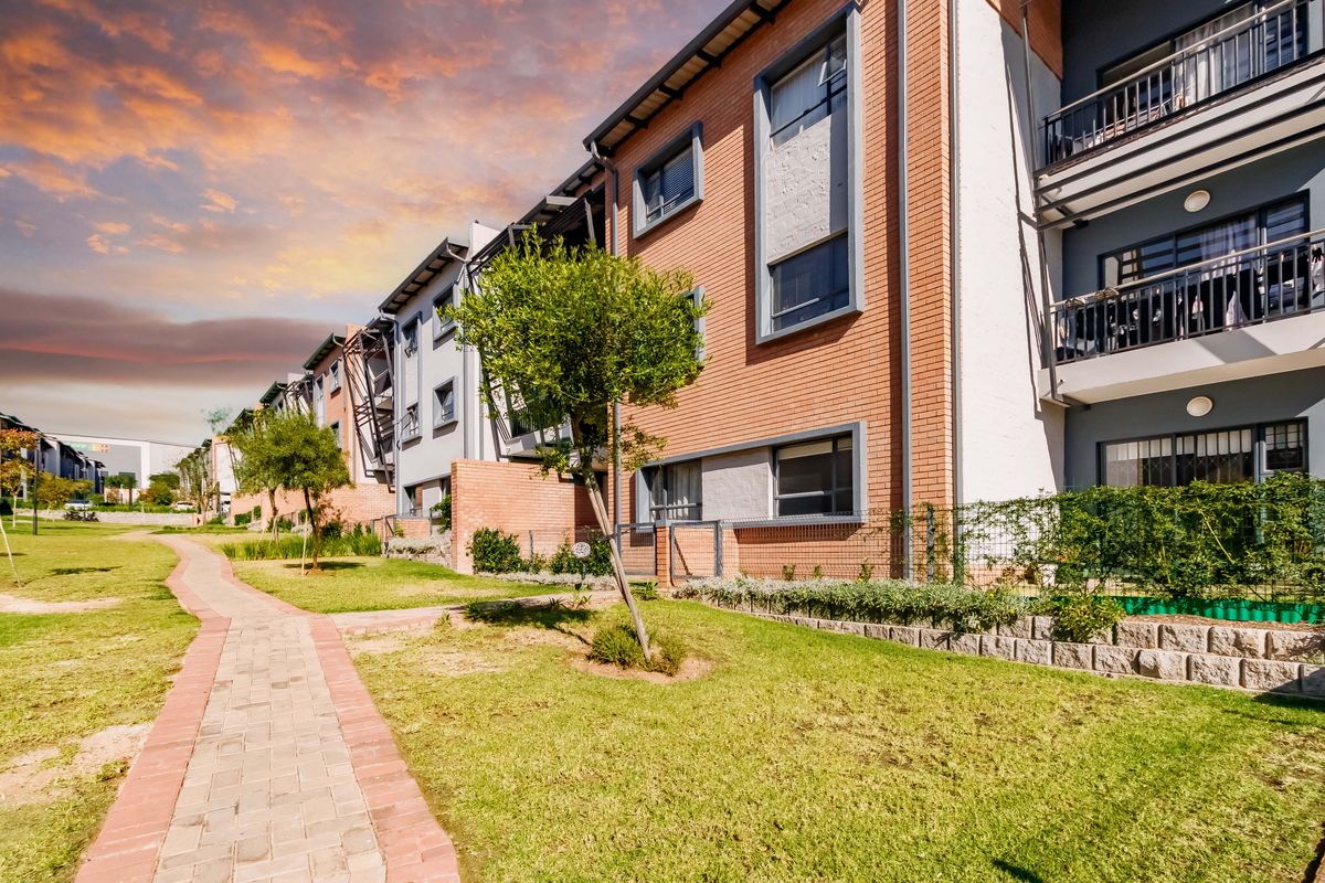 2 Bed 2 Bath Modern Unit on 1st Floor - Photo 3