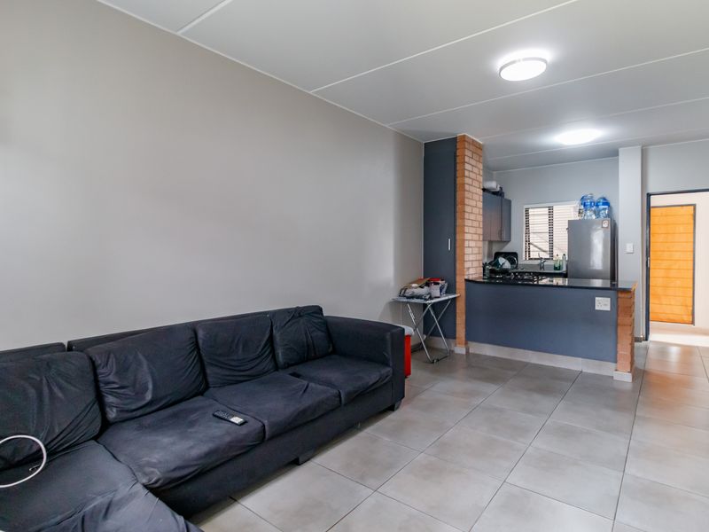 2 Bed 2 Bath Modern Unit on 1st Floor - Photo 8