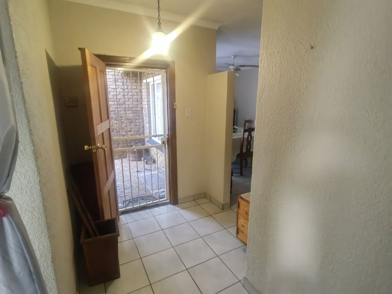 Almost Totally of the Grid 3 bed,2 bath property with Borehole in Rensburg, near Spar. - Photo 4