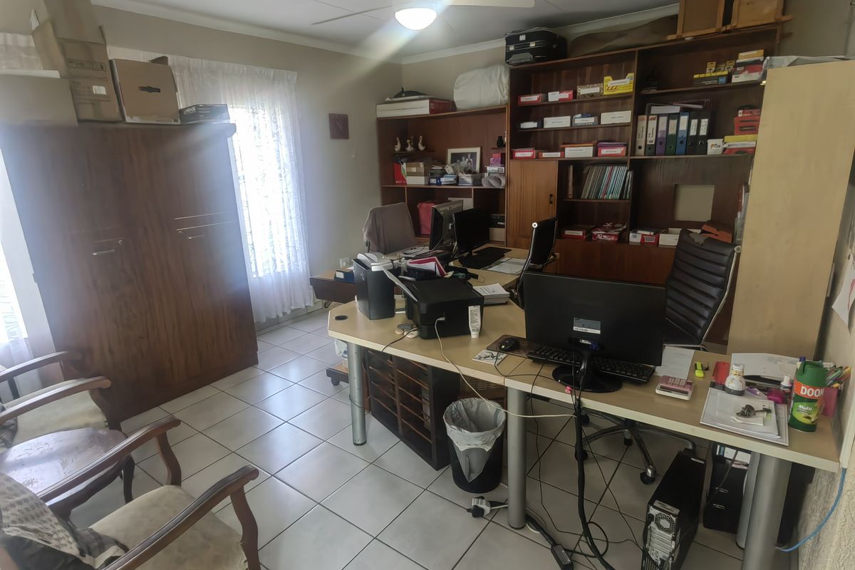 Almost Totally of the Grid 3 bed,2 bath property with Borehole in Rensburg, near Spar. - Photo 5