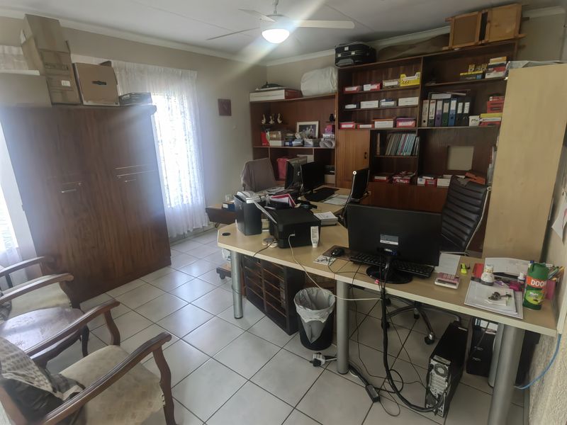 Almost Totally of the Grid 3 bed,2 bath property with Borehole in Rensburg, near Spar. - Photo 5