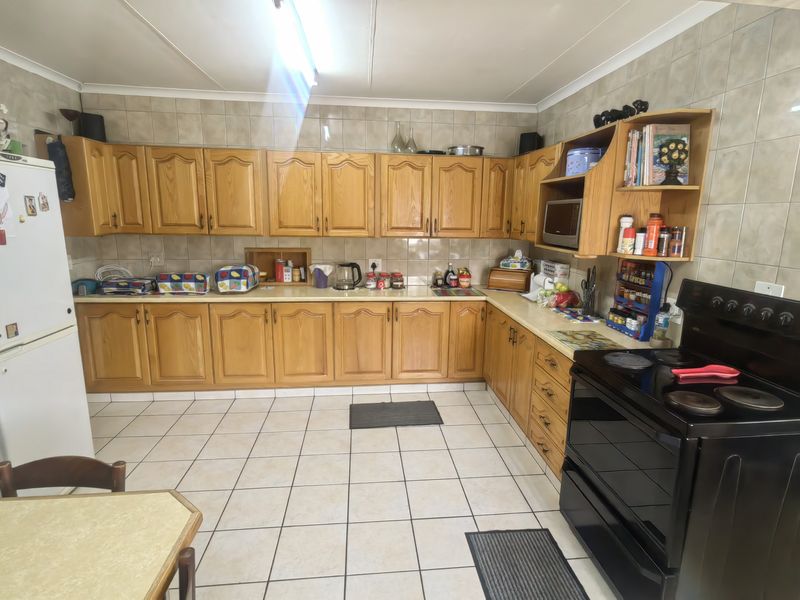 Almost Totally of the Grid 3 bed,2 bath property with Borehole in Rensburg, near Spar. - Photo 9