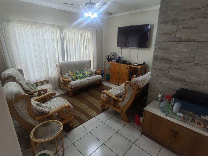 Almost Totally of the Grid 3 bed,2 bath property with Borehole in Rensburg, near Spar. - Photo 7