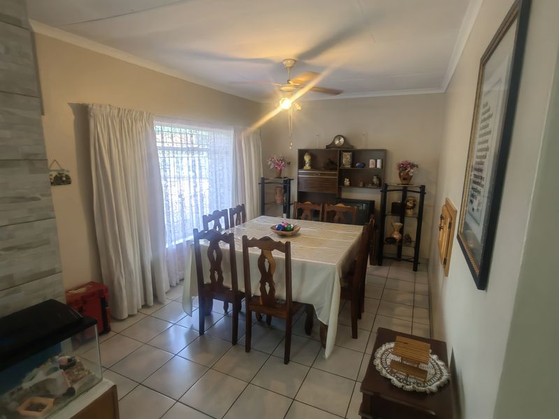 Almost Totally of the Grid 3 bed,2 bath property with Borehole in Rensburg, near Spar. - Photo 6