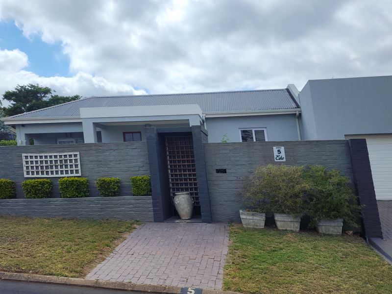 Luxury Living in This Immaculate 3-Bedroom Modern Home - Photo 2