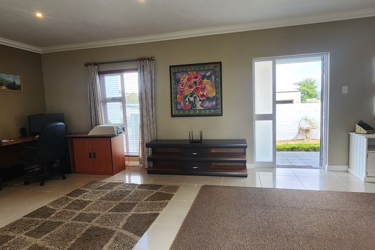 Luxury Living in This Immaculate 3-Bedroom Modern Home - Photo 5