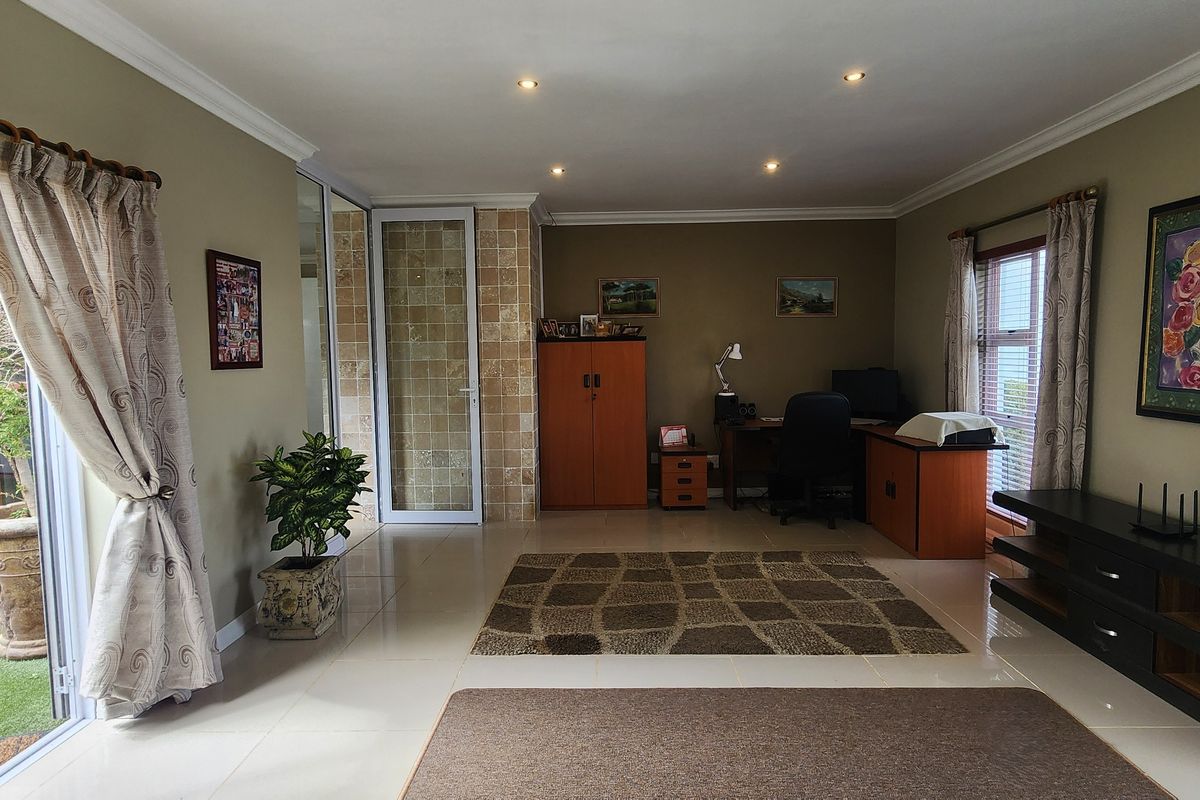 Luxury Living in This Immaculate 3-Bedroom Modern Home - Photo 4