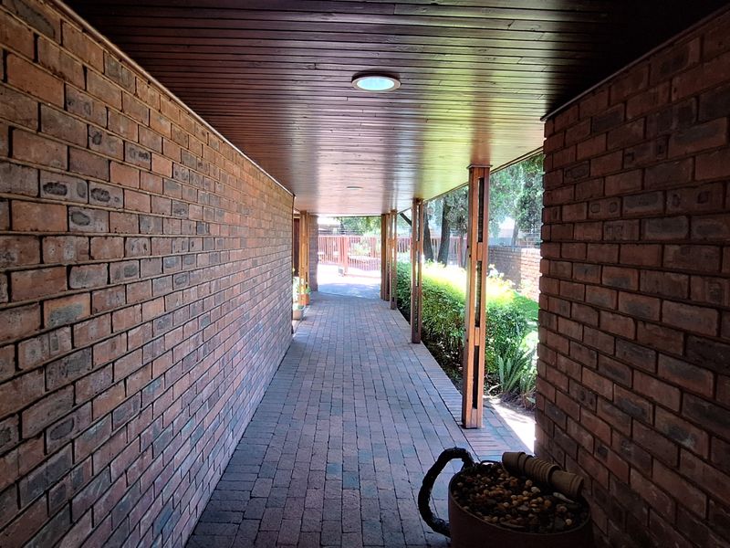 Architect designed family home in SE3!! - Photo 3