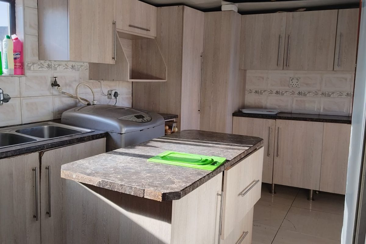 "Modern and Spacious Family Home for Sale in Mdantsane NU5b - Photo 3